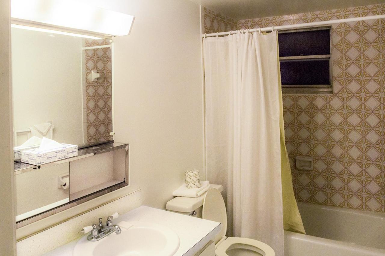 Richard'S Motel Studios Hollywood Room photo