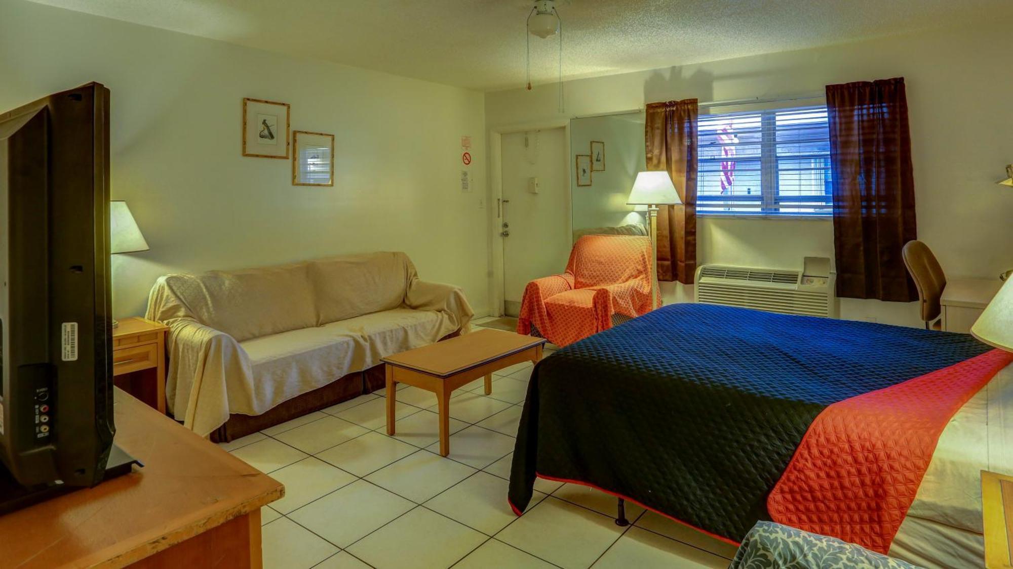 Richard'S Motel Studios Hollywood Room photo